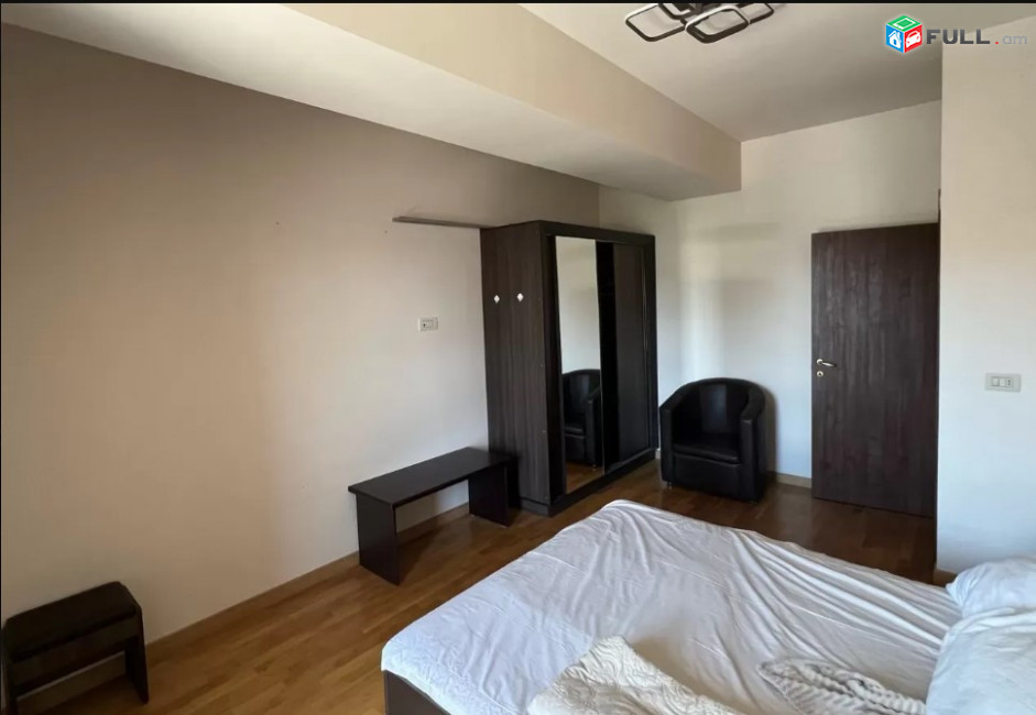 LA04906 Վարձով 3 սենյականոց բնակարան Լեոյի փողոց , նորակառույց 