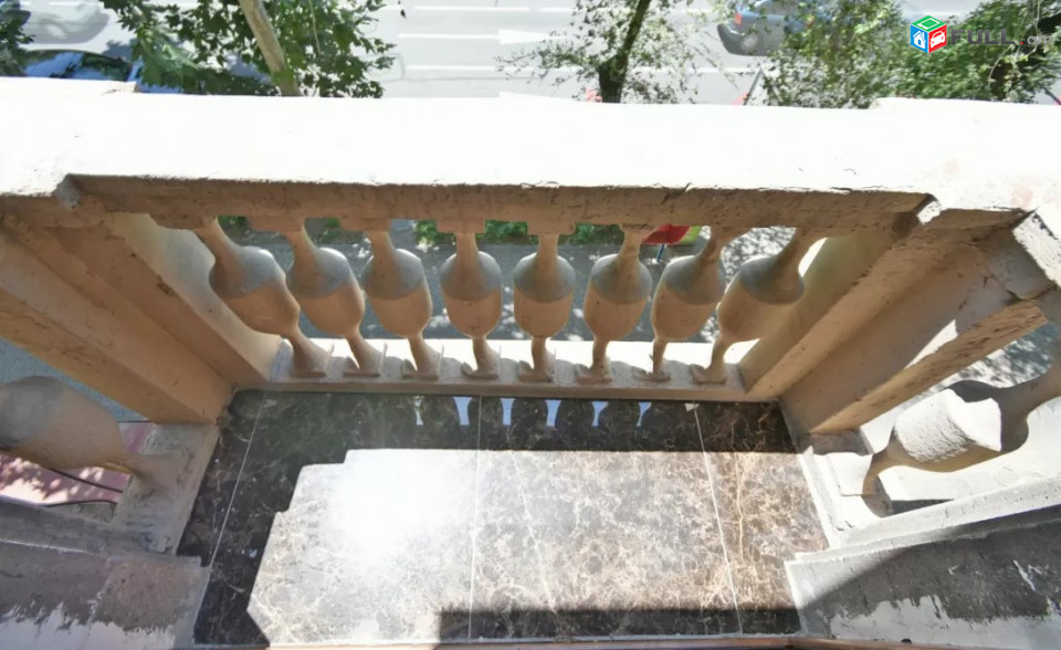 LA04955  Վարձով 3 սենյականոց բնակարան Սայաթ Նովա փողոցում