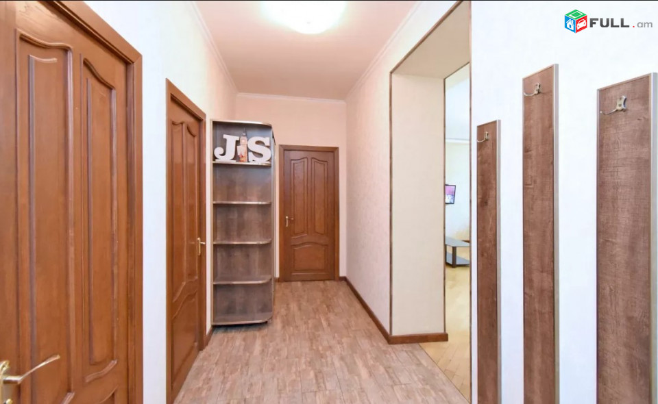 LA04955  Վարձով 3 սենյականոց բնակարան Սայաթ Նովա փողոցում