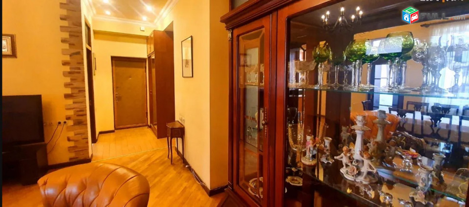 LA04968  Վարձով 3 սենյականոց բնակարան Հանրապետության փողոցում 