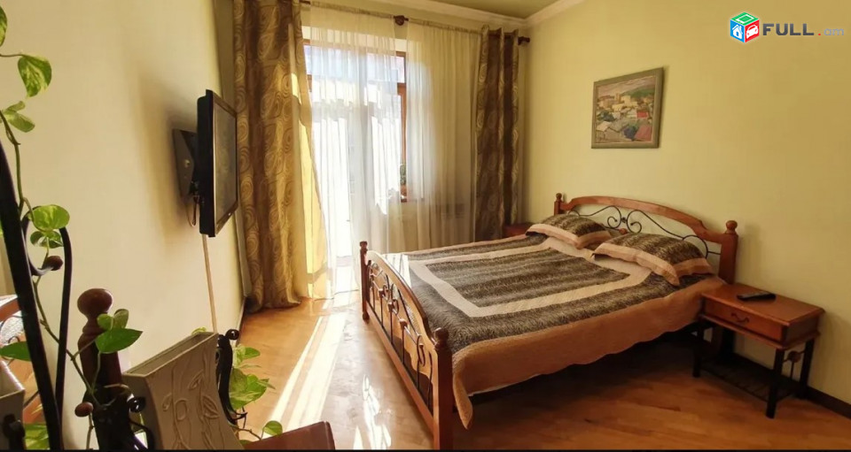 LA04968  Վարձով 3 սենյականոց բնակարան Հանրապետության փողոցում 