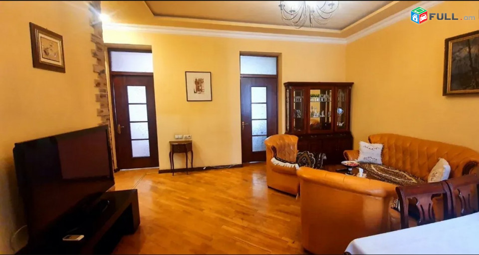 LA04968  Վարձով 3 սենյականոց բնակարան Հանրապետության փողոցում 