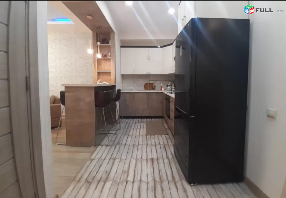 LA05000  Օրավարձով  3 սենյականոց բնակարան Եկմալյան փողոց , նորակառույց 