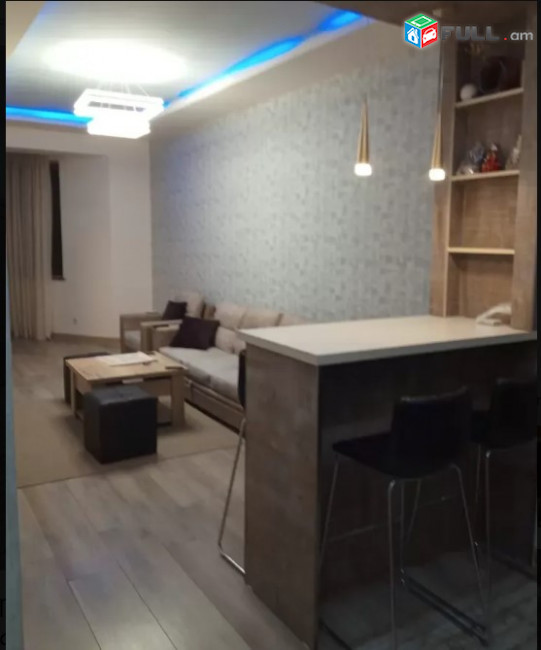 LA05000  Օրավարձով  3 սենյականոց բնակարան Եկմալյան փողոց , նորակառույց 