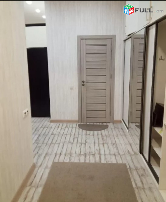 LA05000  Օրավարձով  3 սենյականոց բնակարան Եկմալյան փողոց , նորակառույց 