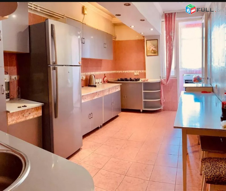 LA05104 Վարձով 3 սենյականոց բնակարան Ամիրյան փողոցում 