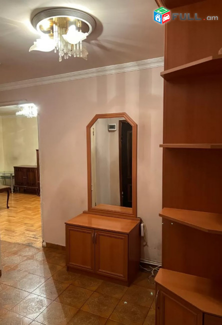LA05228 Վարձով 3 սենյականոց բնակարան բնակարան Շիրակի փողոց 