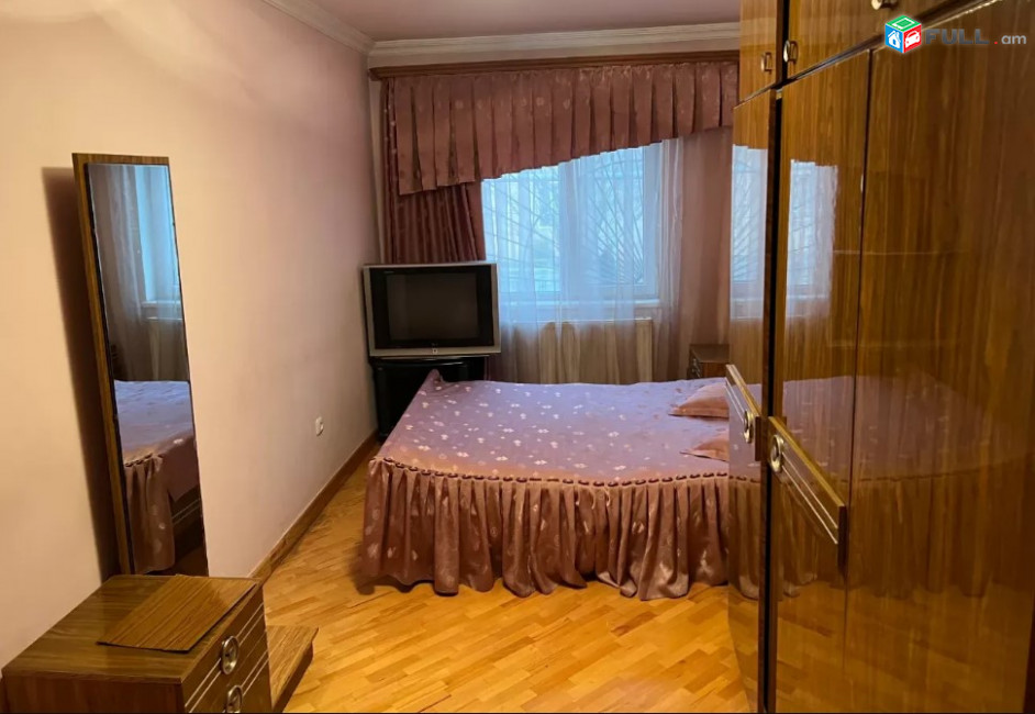 LA05228 Վարձով 3 սենյականոց բնակարան բնակարան Շիրակի փողոց 
