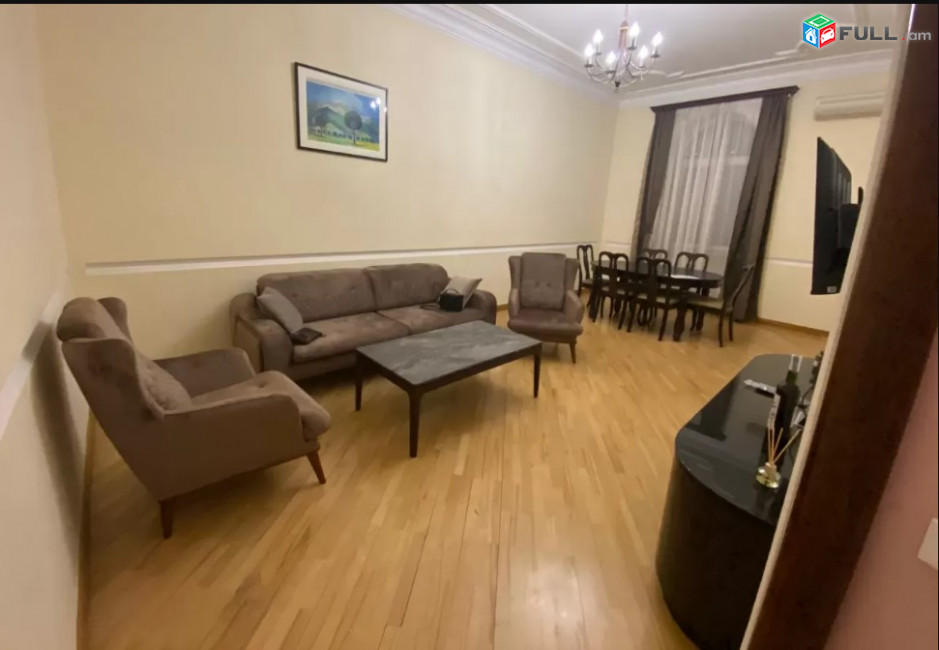 LA05299 Վարձով 3 սենյականոց բնակարան Մոսկովյան փողոցում 