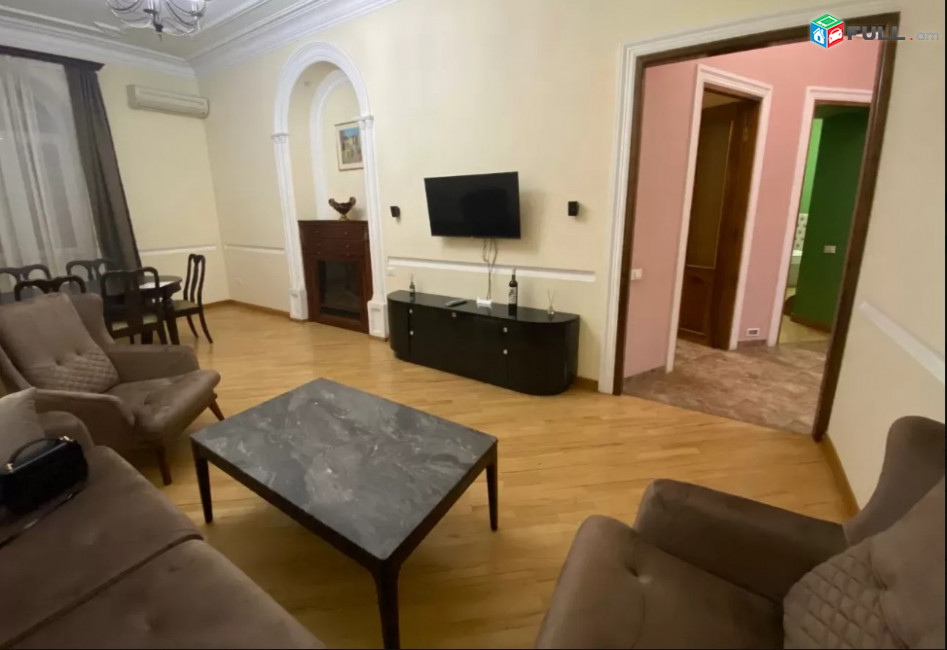 LA05299 Վարձով 3 սենյականոց բնակարան Մոսկովյան փողոցում 