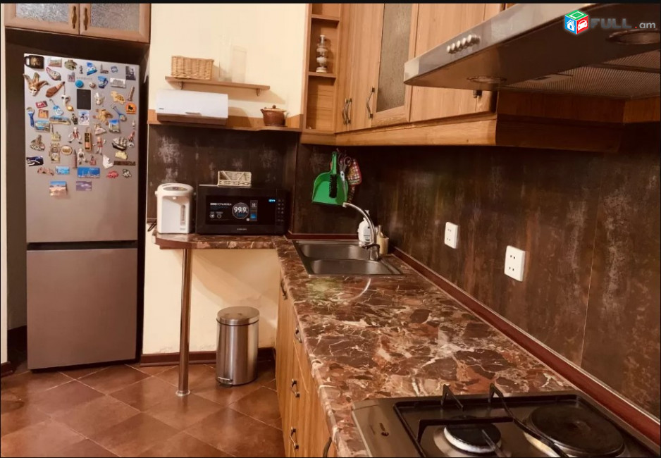 LA05395 Վարձով 4  սենյականոց բնակարան Նալբանդյան փողոցում 