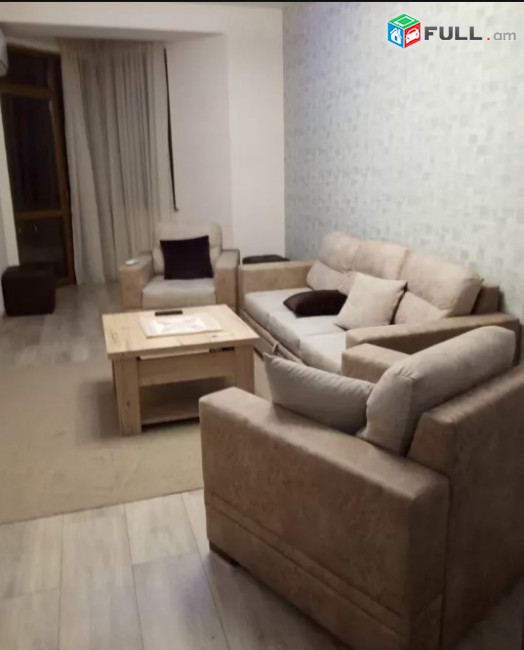 LA05412  Օրավարձով  3 սենյականոց բնակարան Եկմալյան փողոց, նորակառույց շենք