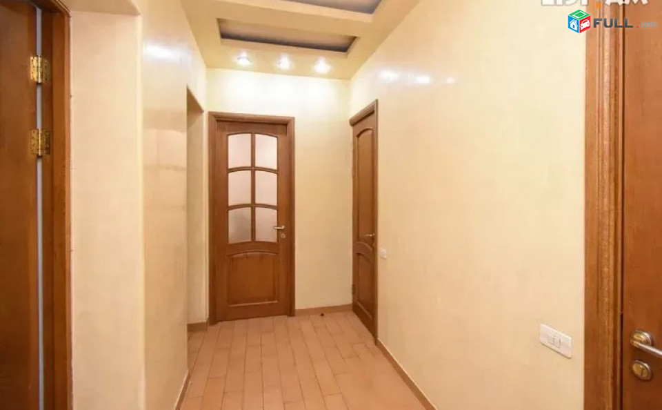 LA05421 Վարձով 4 սենյականոց բնակարան Հանրապետության փողոցում 