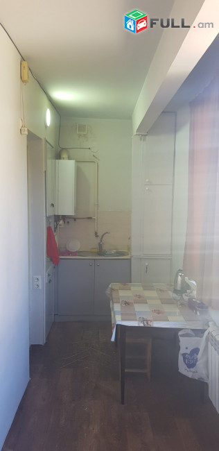 LA05322 Վարձով 4  սենյականոց բնակարան Ահարոնյան փողոցում 