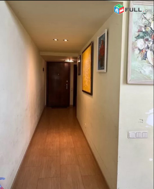 LA05361 Վարձով 3 սենյականոց բնակարան Հրաչյա Քոչար փողոցում 