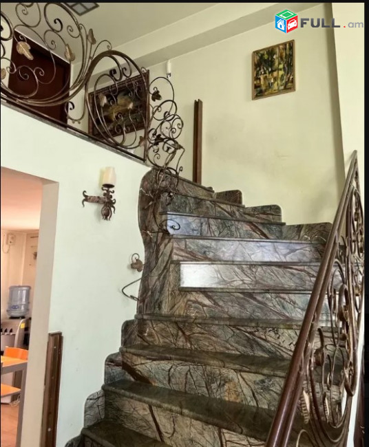 LA05361 Վարձով 3 սենյականոց բնակարան Հրաչյա Քոչար փողոցում 