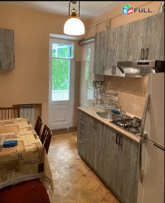 LA05476 Վարձով 4 սենյականոց բնակարան Արամ Խաչատրյան փողոցում 