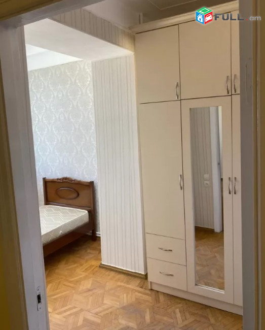 LA05476 Վարձով 4 սենյականոց բնակարան Արամ Խաչատրյան փողոցում 
