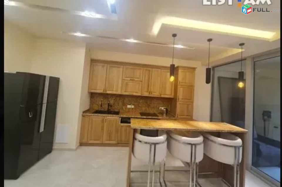 LA05413 Վարձով 3 սենյականոց բնակարան Ամիրյան փողոց , նորակառույց շենք 