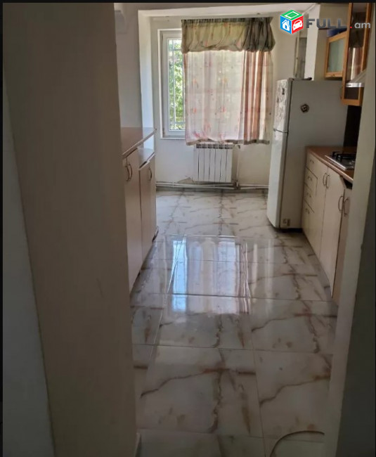 LA05499 Վարձով 3 սենյականոց բնակարան Հովսեփ Էմին 