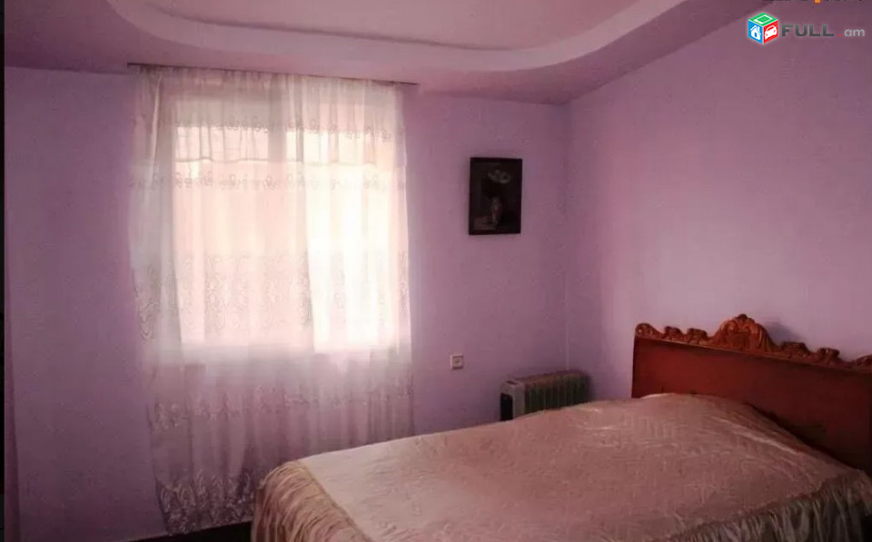 LA05491 Վարձով 3 սենյականոց բնակարան Օրբելի փողոցում 