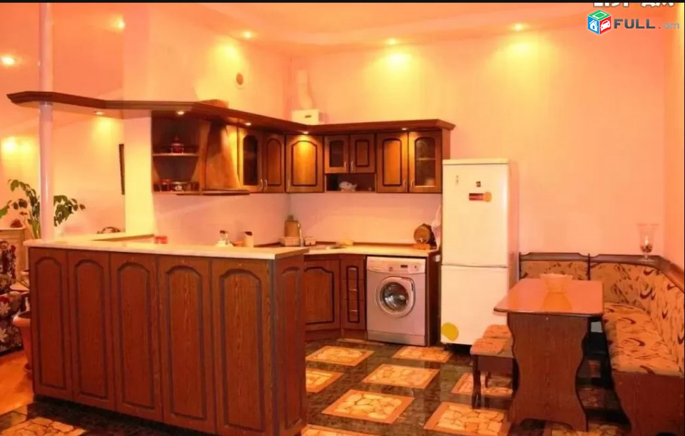 LA05491 Վարձով 3 սենյականոց բնակարան Օրբելի փողոցում 