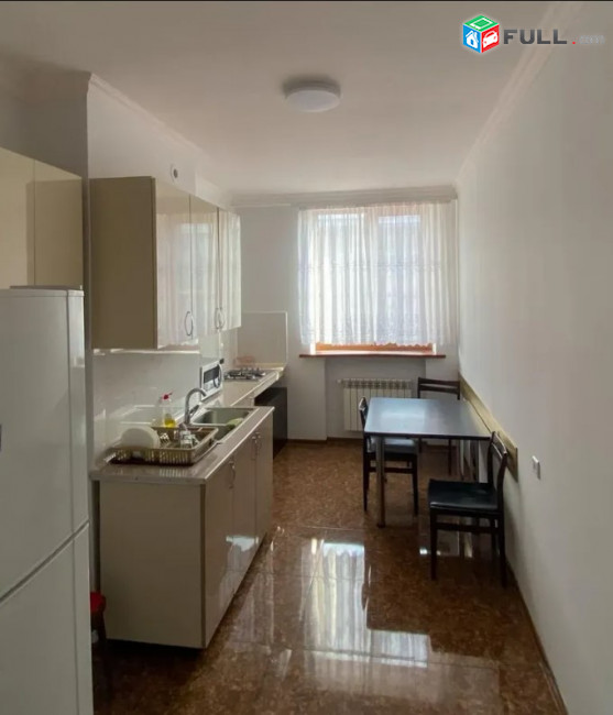 LA05524  Օրավարձով  4 սենյականոց բնակարան Արամի փողոց , նորակառույց շենք