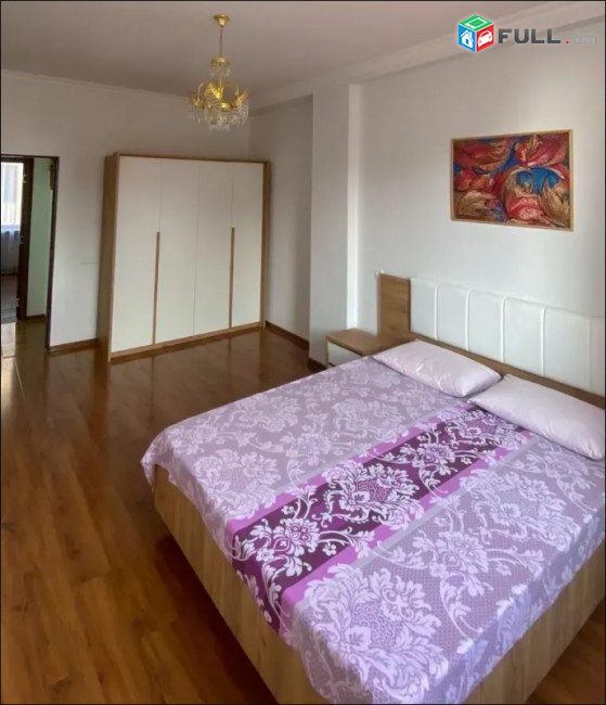 LA05524  Օրավարձով  4 սենյականոց բնակարան Արամի փողոց , նորակառույց շենք