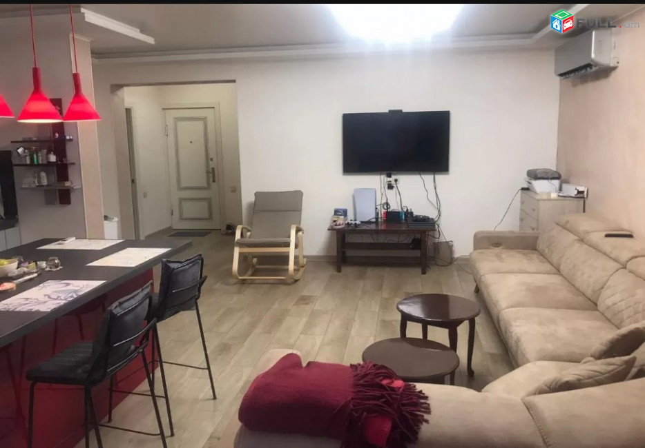 LA05541  Վարձով 3 սենյականոց բնակարան Վարդանանց փողոց , Գնունի