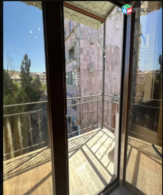 LA05547 Վարձով 2 սենյականոց բնակարան Հանրապետության փողոցում 