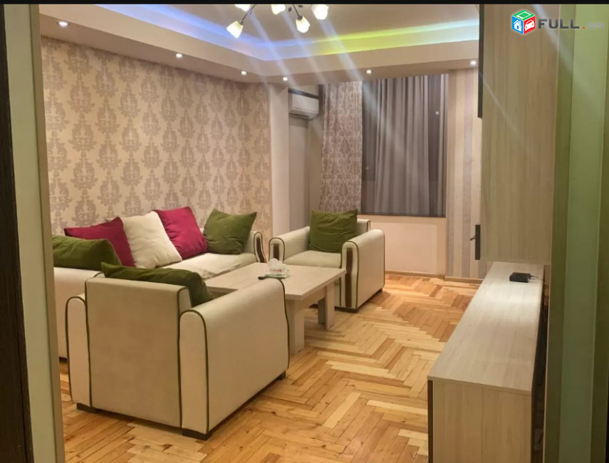LA04985  Վարձով 2 սենյականոց բնակարան Արամ Խաչատրյան փողոցում 