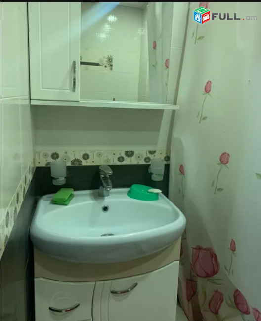 LA04985  Վարձով 2 սենյականոց բնակարան Արամ Խաչատրյան փողոցում 