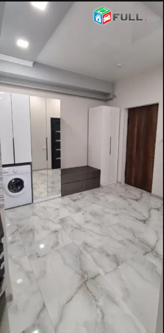 LA05935 Վարձով 3 սենյականոց բնակարան Արամ Խաչատրյան , նորակառույց 