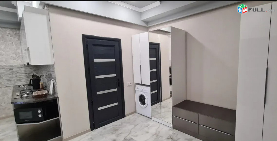 LA05935 Վարձով 3 սենյականոց բնակարան Արամ Խաչատրյան 