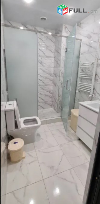 LA05935 Վարձով 3 սենյականոց բնակարան Արամ Խաչատրյան 
