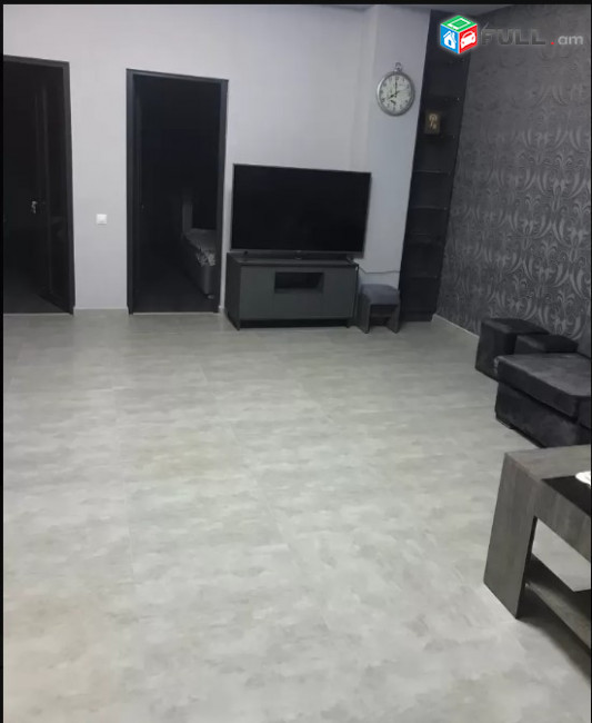 LA05968 Վարձով 3 սենյականոց բնակարան Դեղատան փողոց 