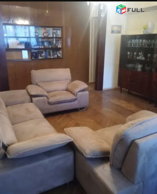 LA05988 Վարձով 2 սենյականոց բնակարան Ամիրյան փողոցում 