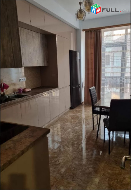LA05921 Վարձով 3 սենյականոց բնակարան Ադոնց , Երազ բնակելի թաղամաս