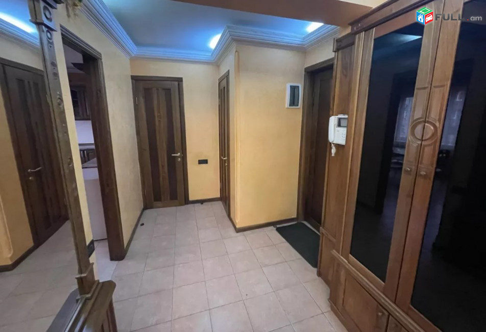 LA06028 Վարձով 4 սենյականոց բնակարան Վարդանանց փողոցում 
