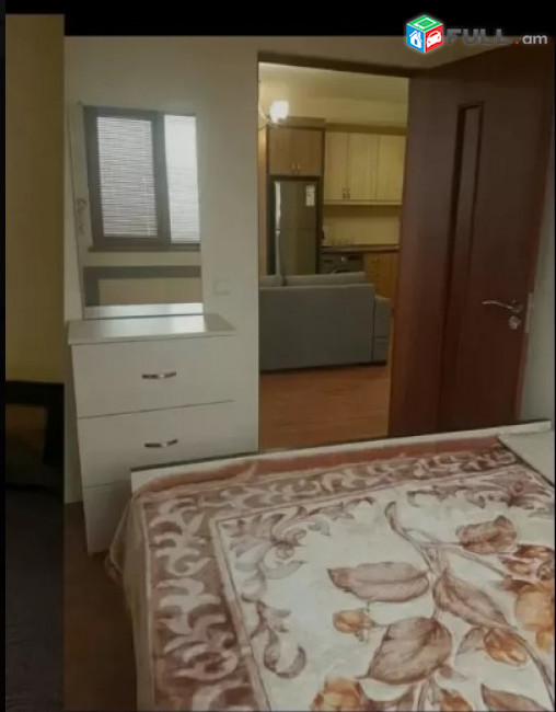 LA06038 Վարձով 3 սենյականոց բնակարան Գրիբոյեդով, նորակառույց շենք