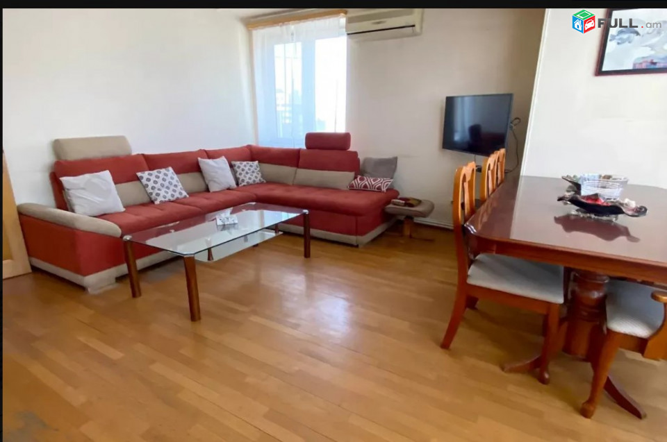 LA06040 Վարձով 3 սենյականոց բնակարան Նալբանդյան փողոցում 
