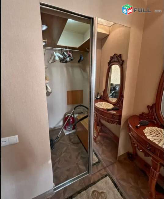 LA06092 Վարձով 4 սենյականոց բնակարան Չեխովի փողոց  ,  3 մաս 