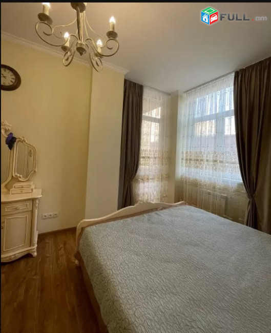 LA06103  Վարձով 3 սենյականոց բնակարան Ռոստոմի փողոց , նորակառույց  