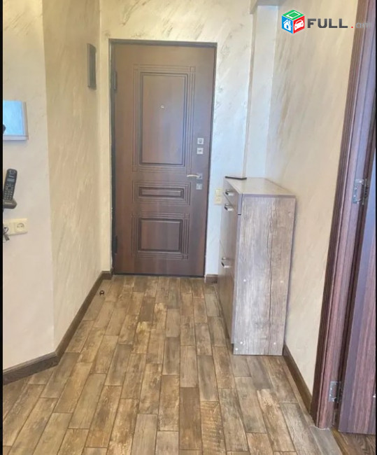 LA06632 Վարձով 3 սենյականոց բնակարան Արմեն Տիգրանյան փողոցում 