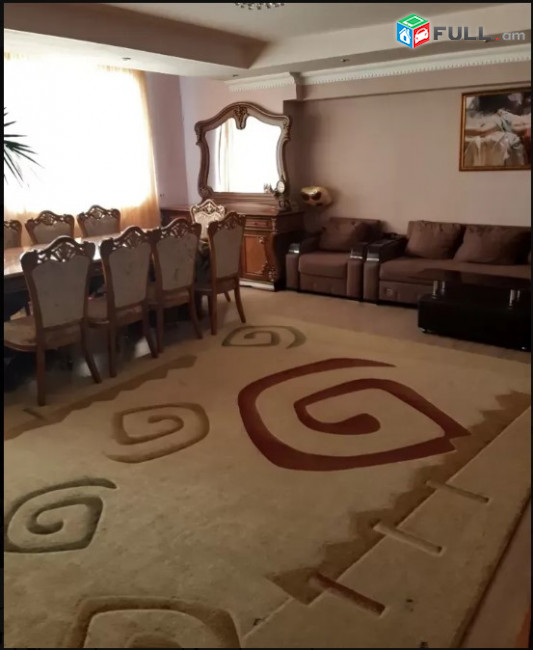 LA06635 Վարձով 3 սենյականոց բնակարան Երվանդ Քոչար փողոցում 