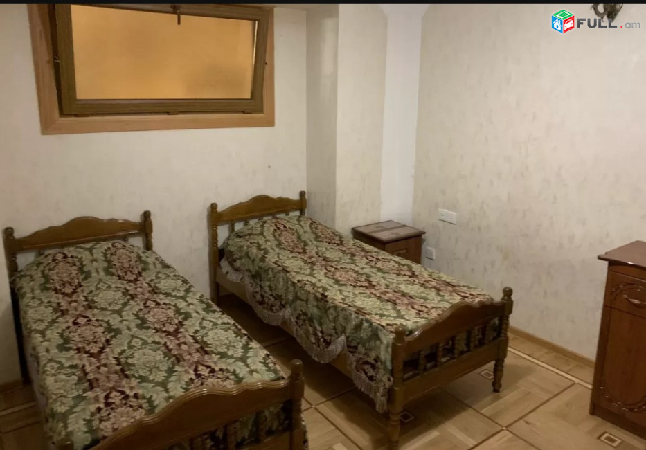 LA06641 Վարձով 3 սենյականոց բնակարան Վարդանանց փողոց , Հրապարակի մոտ