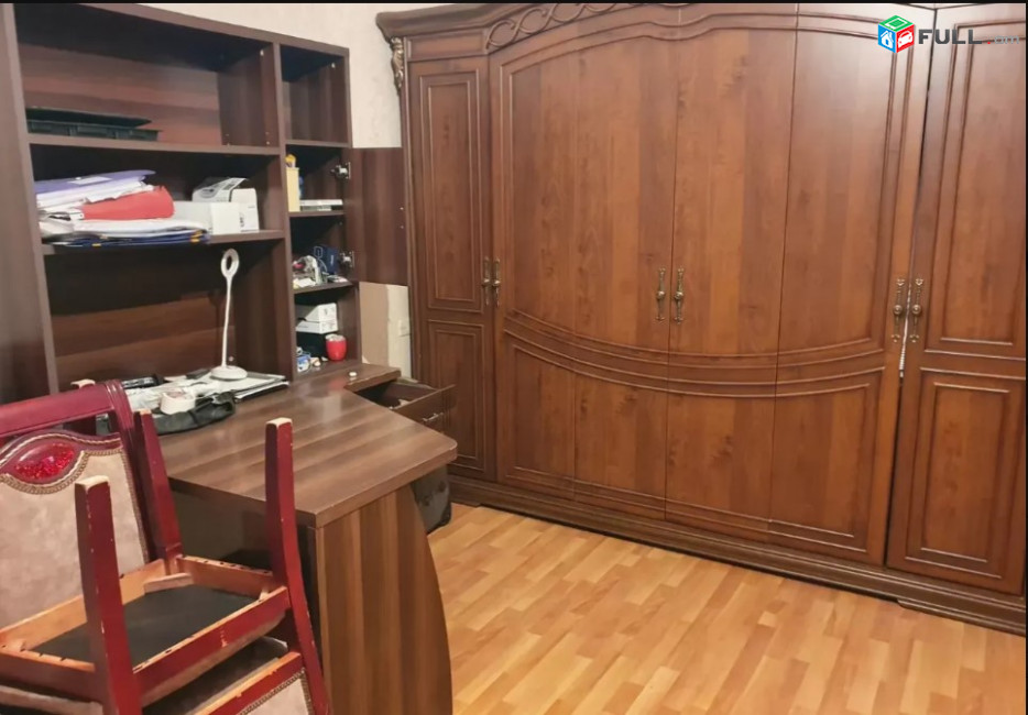 LA06677  Վարձով 3 սենյականոց բնակարան Օրբելի փողոցում 