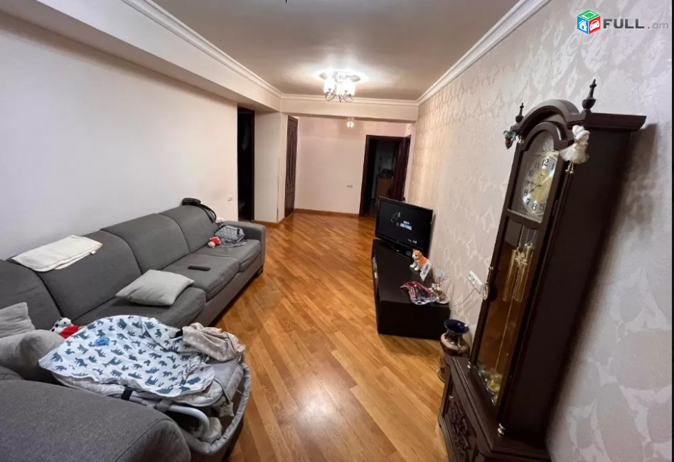 LA06680 Վարձով 3 սենյականոց բնակարան Հրաչյա Քոչար փողոցում