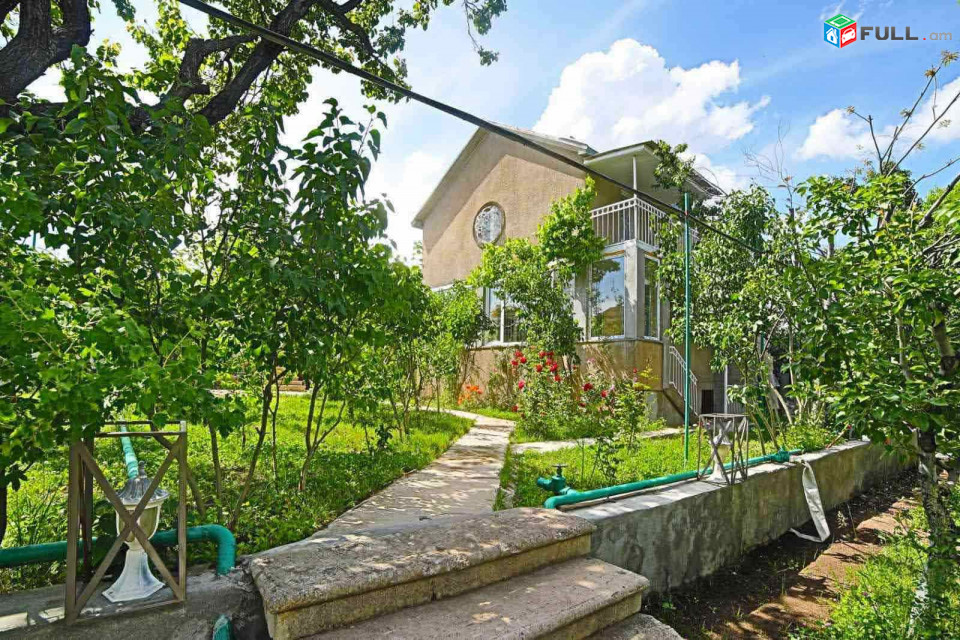 LA06741   Օրավարձով  8 սենյականոց առանձնատուն Նուռ Նուսում