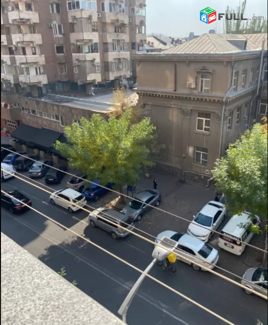 LA06763 Վարձով 3 սենյականոց բնակարան Ամիրյան փողոցում 